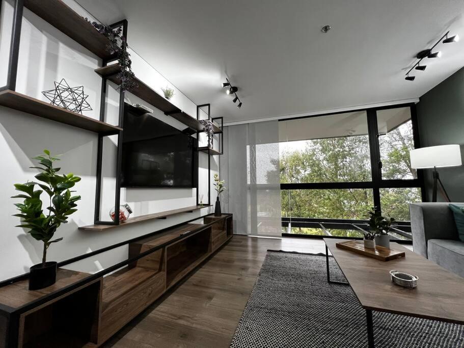 Outstanding And Wide With Work Station Apartamento Medellín