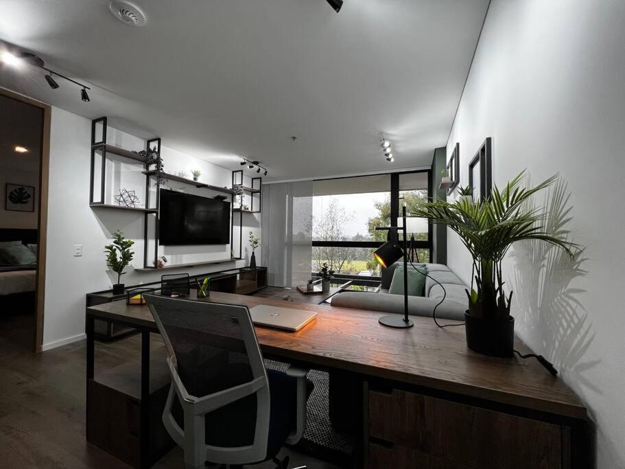 Outstanding And Wide With Work Station Apartamento *