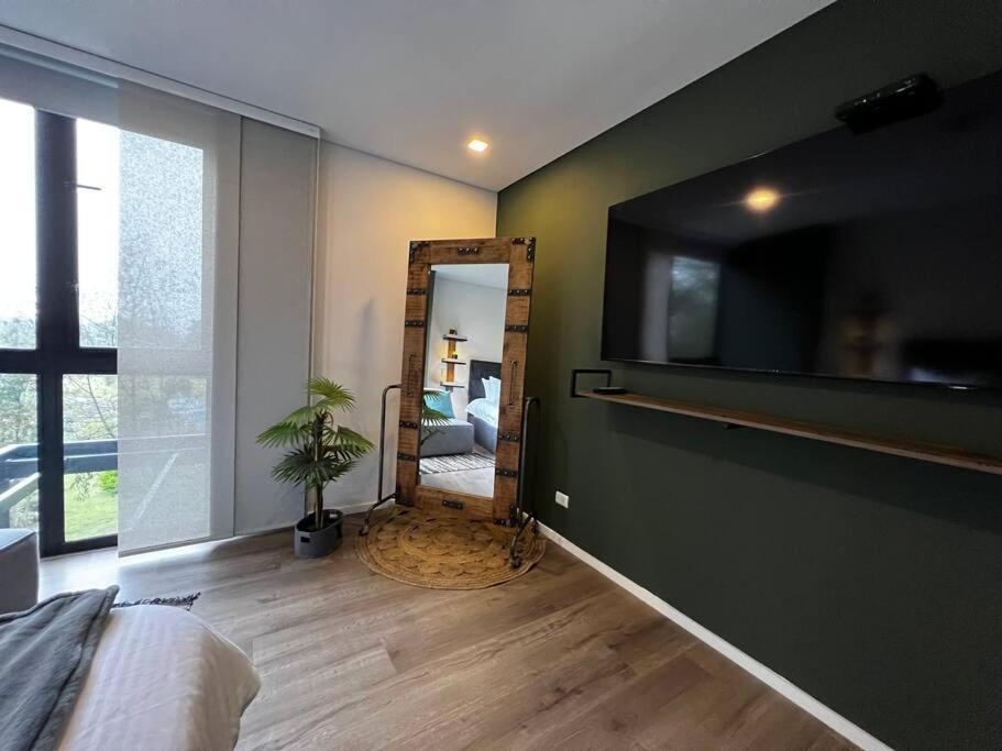 Outstanding And Wide With Work Station Apartamento Medellín