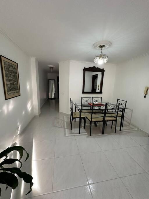 Apartamento 302 Edificio Atenas * Medellín