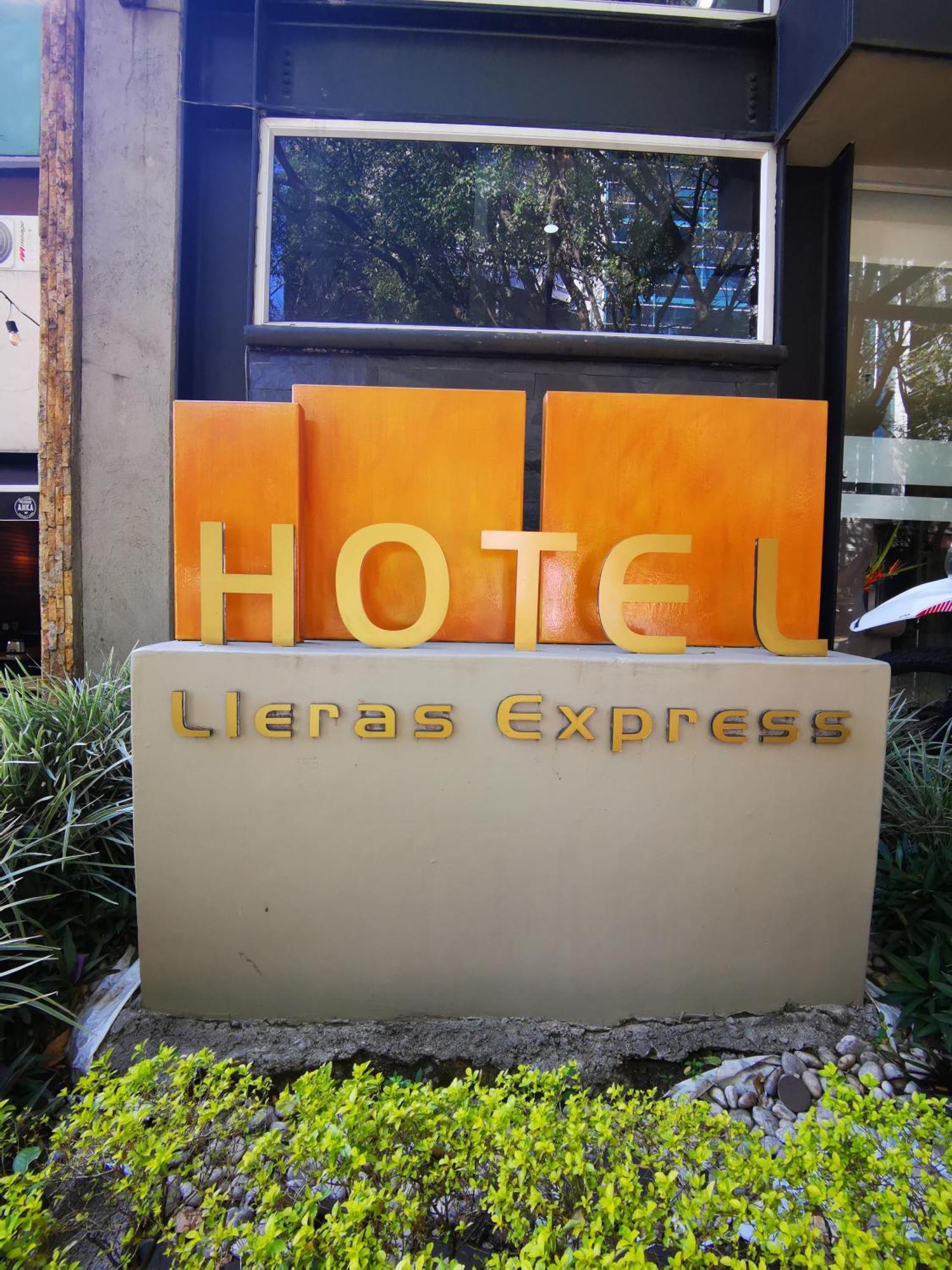 Lleras Express 3*