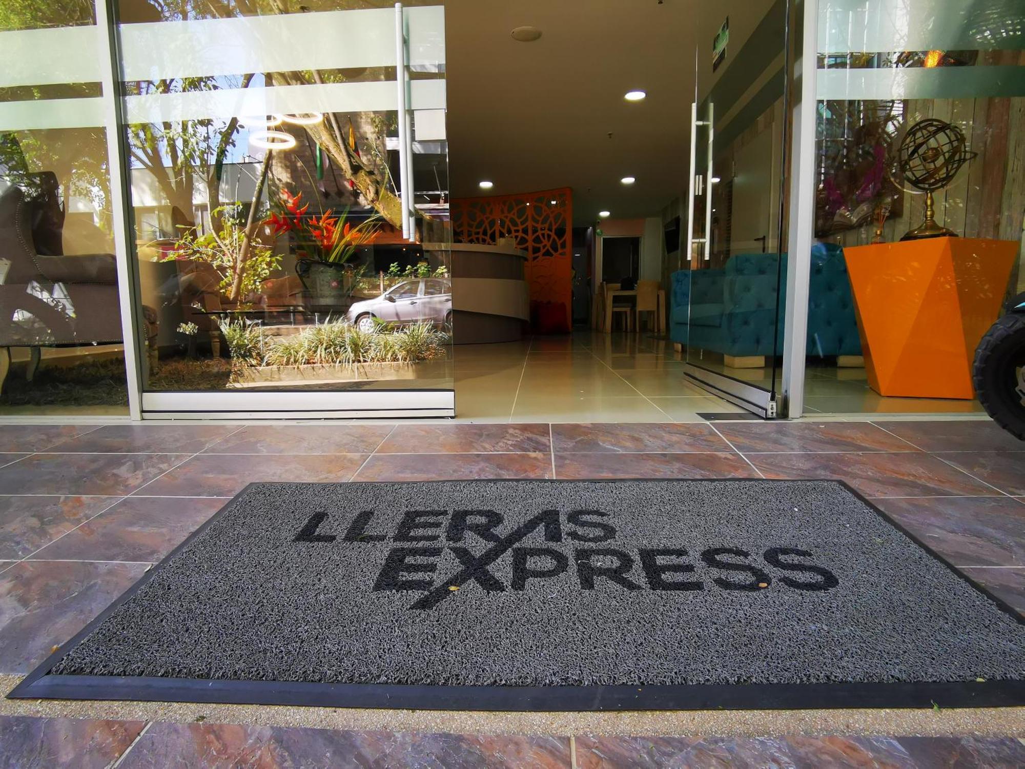 Lleras Express Hotel 3*