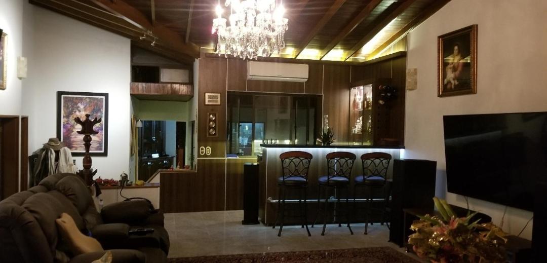 Habitación en casa particular Elegante Y Hermosa En Laureles