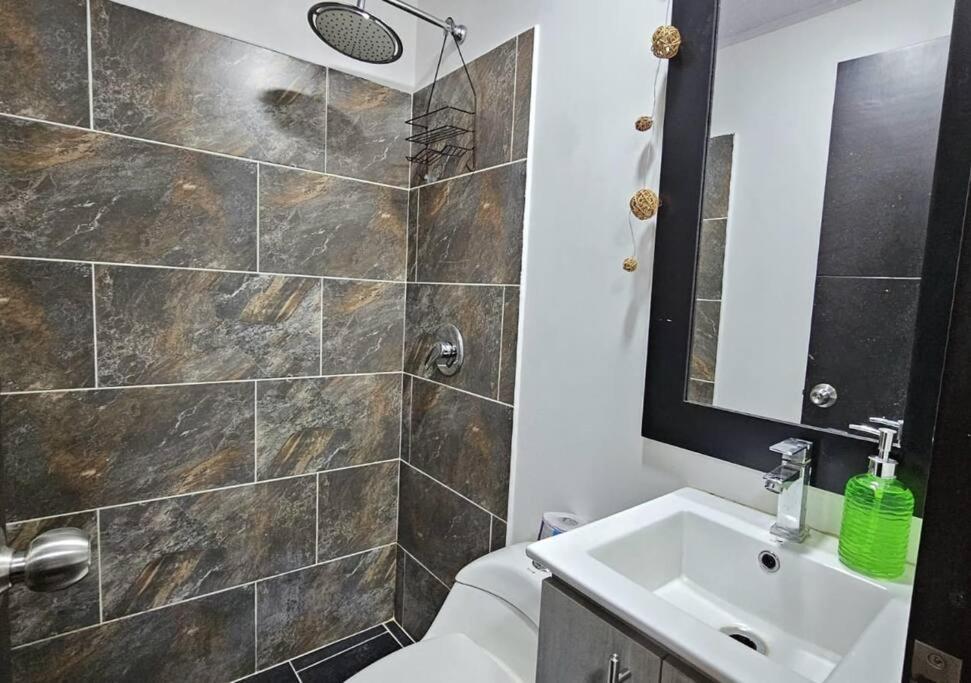 Encantador Nuevo, Laureles - America Apartamento *