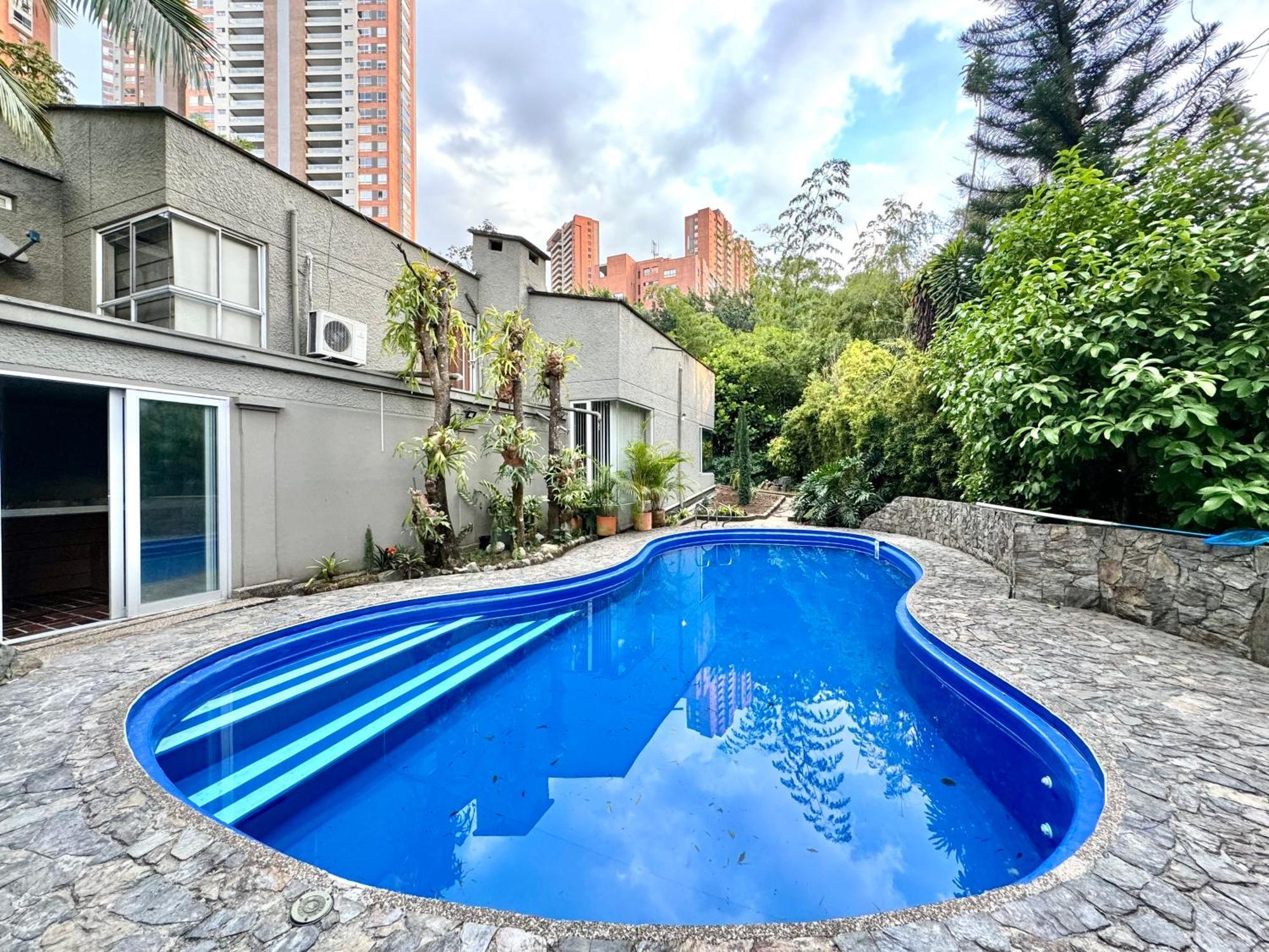 Mansion Br Piscina, Jacuzzi, 6 Min De Provenza * Medellín