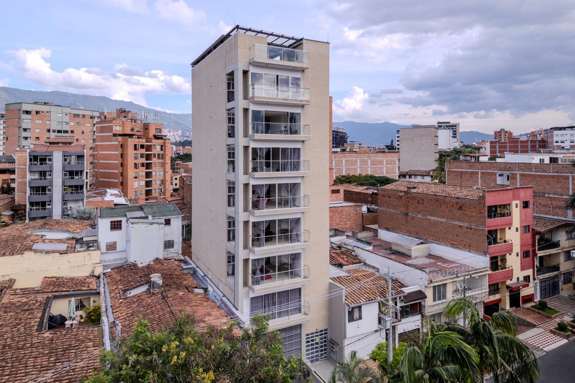 Mirador Del Laureles, Ac, Piscina, Parqueadero 701 * Medellin