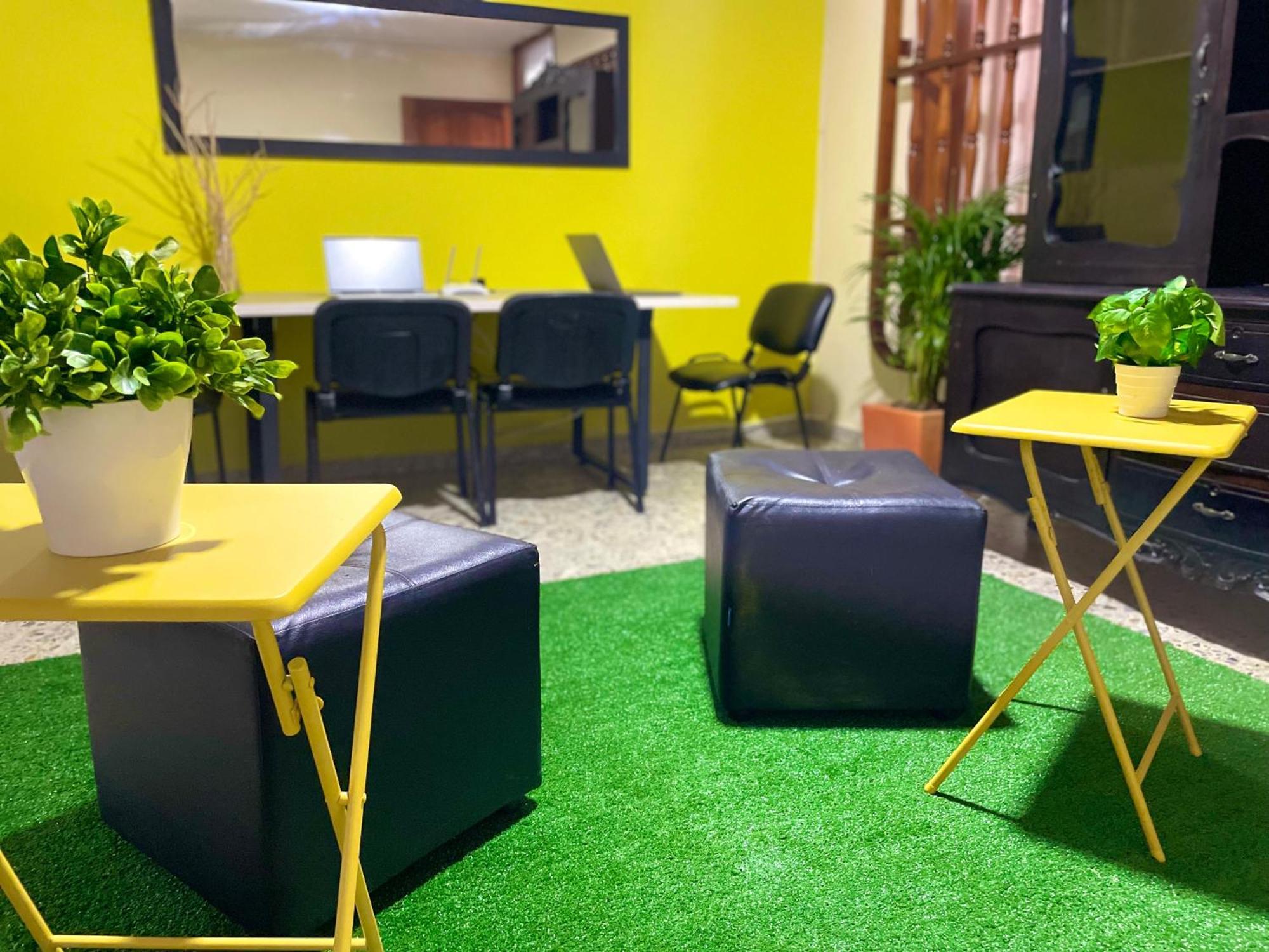Pensión Homer Colors - Tu Hogar En 20 Personas *