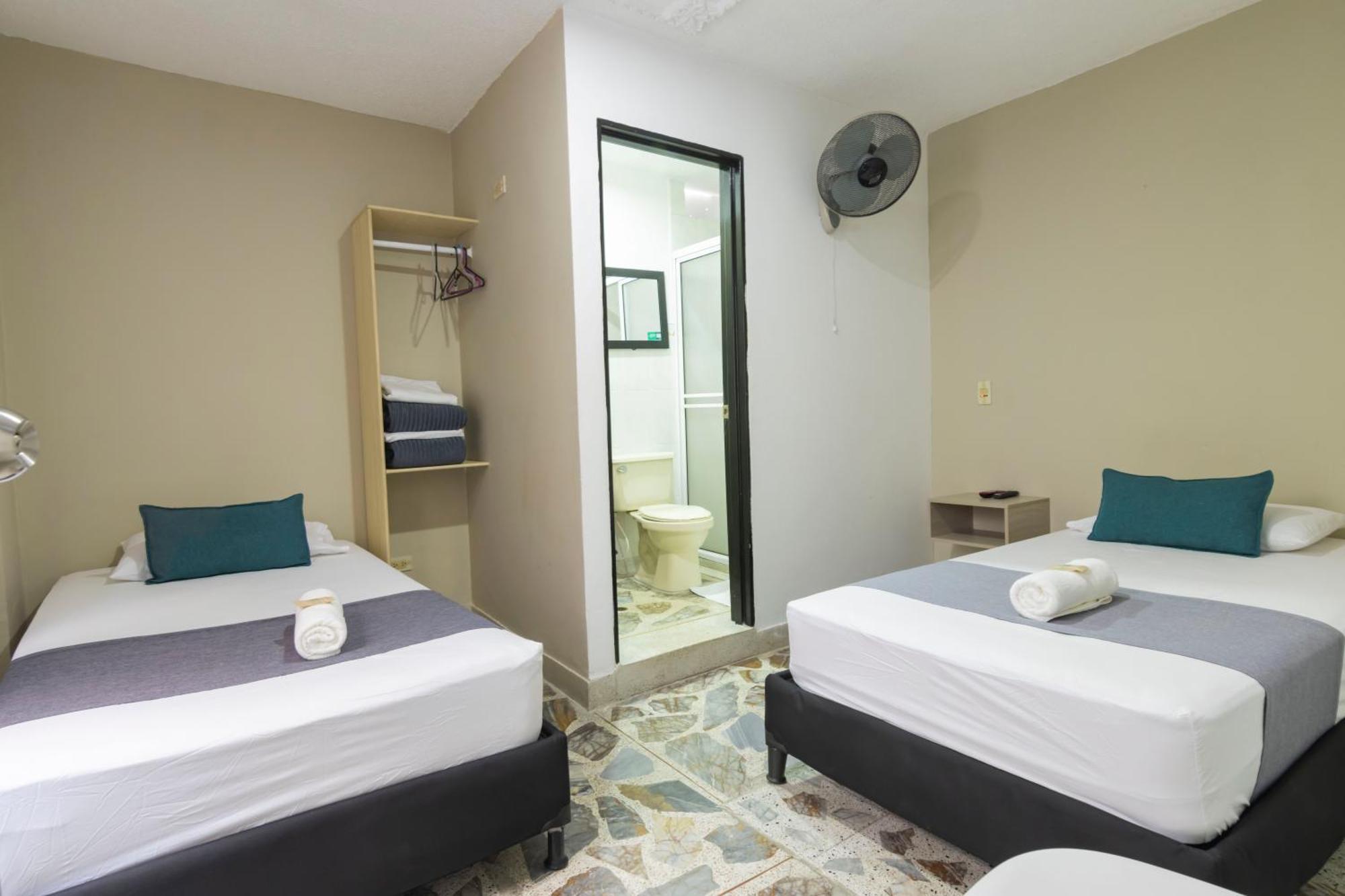 Hotel Ayenda 1228 Balcones De La 70 3*