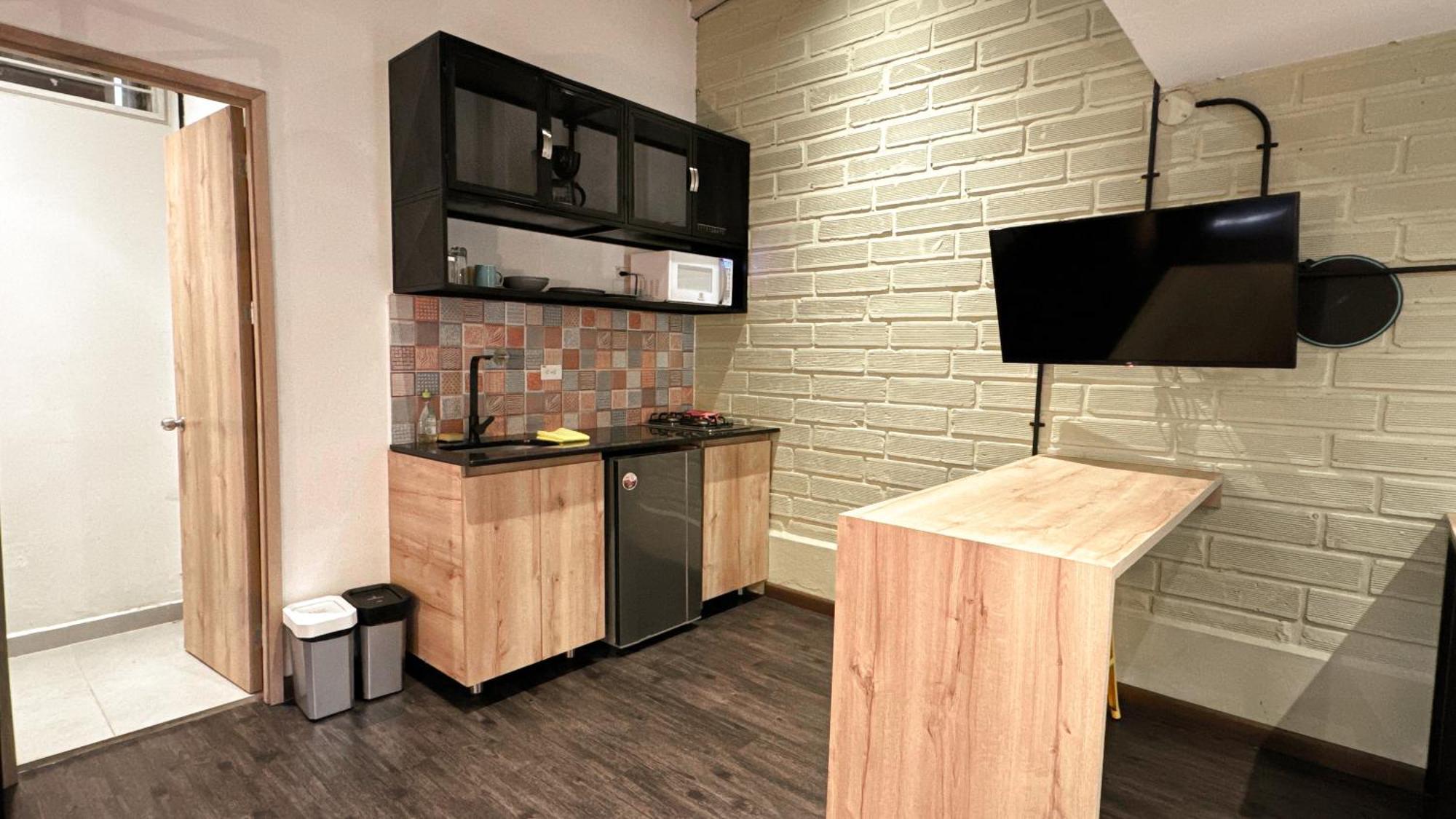 Frn101 Cozy Loft Located In A Popular In Poblado Medellín