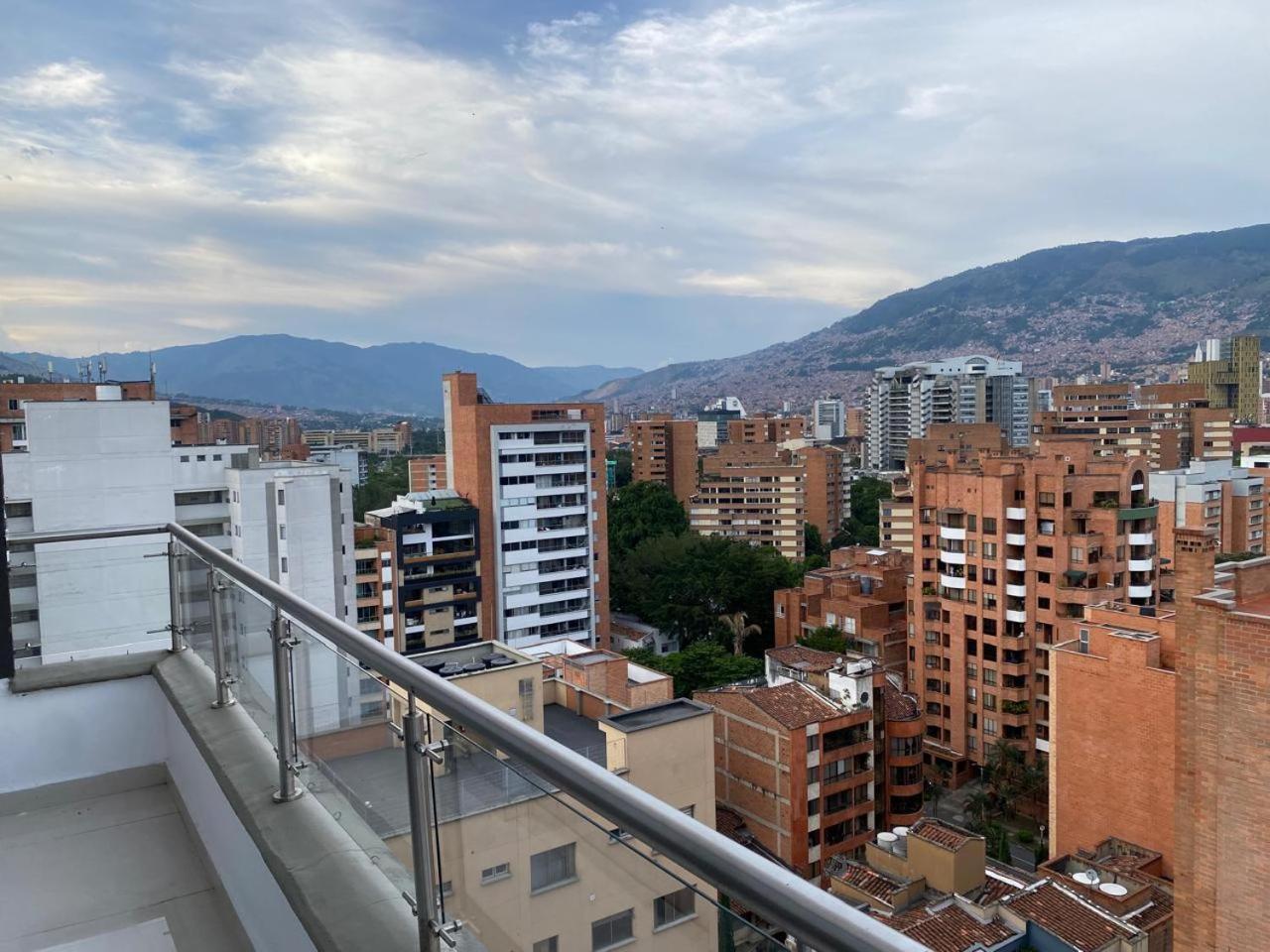Hermoso Y Nuevo 16 * Medellín