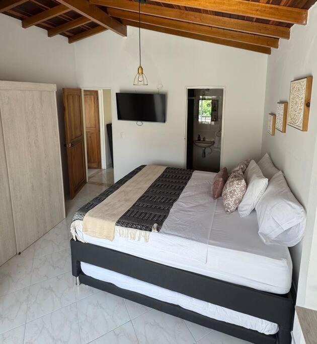 Apartamento Laureles - Amplio - Terraza- Aire Acondicionado *