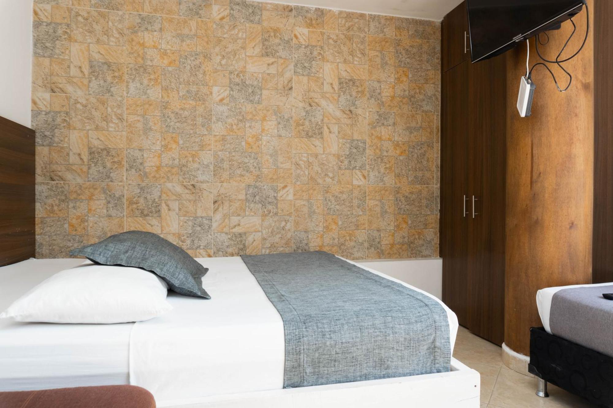 Hotel Palo Alto Laureles 2*