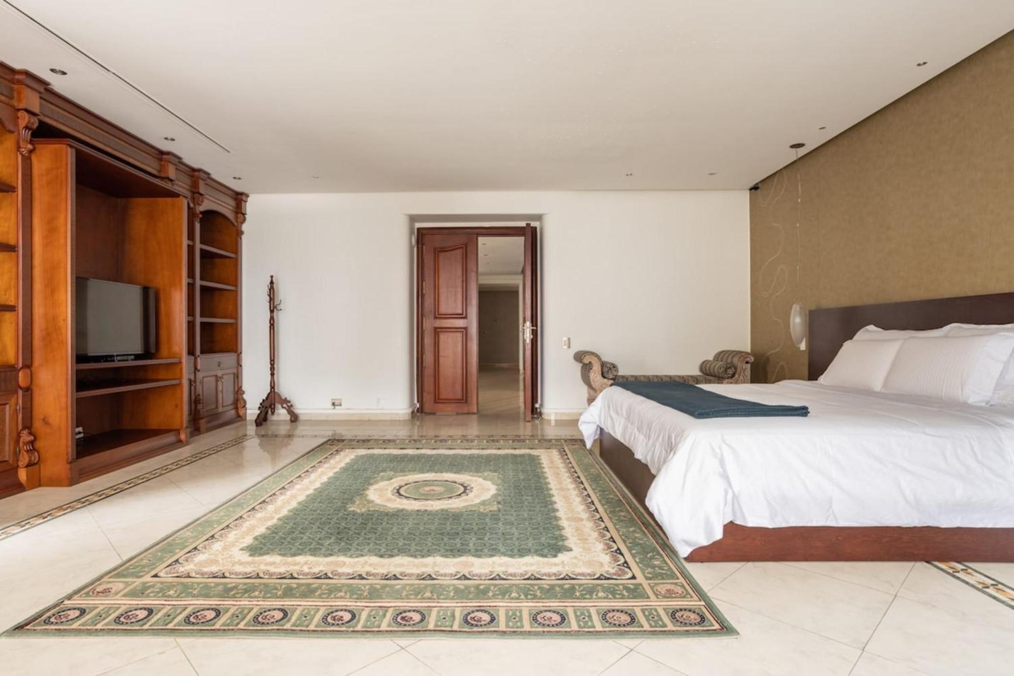 Stunning Luxury Penthouse With And Concierge Medellín