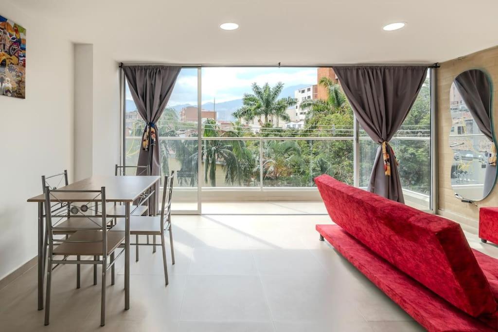Centrico En Laureles Con Piscina 301 *