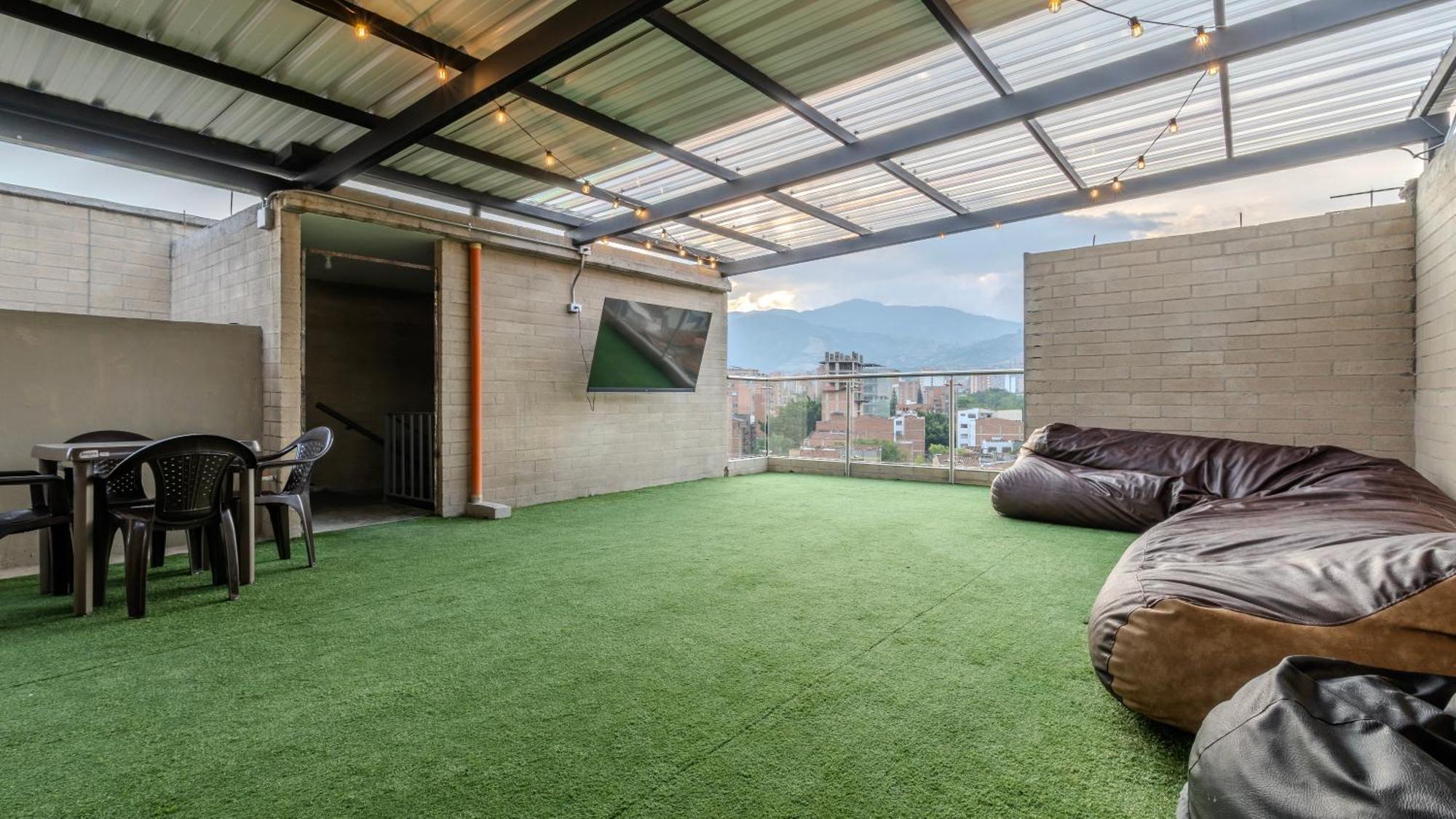 2br Parqueadero Y Piscina 202 * Medellín