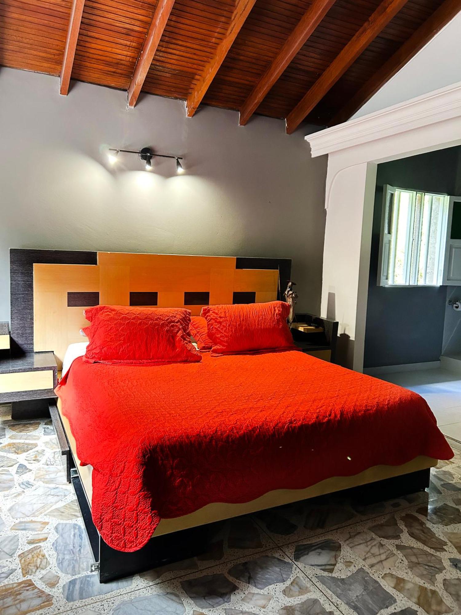 Luxury At Poblado 6 Bdrm Epic Manor *