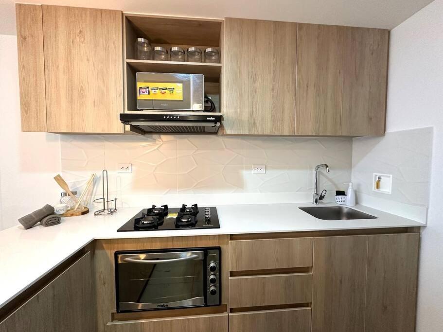 Gorgeous, Modern, And Air-conditioned Included *