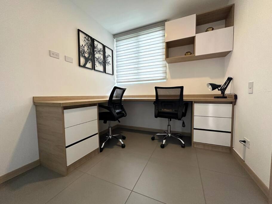 Gorgeous, Modern, And Air-conditioned Included *