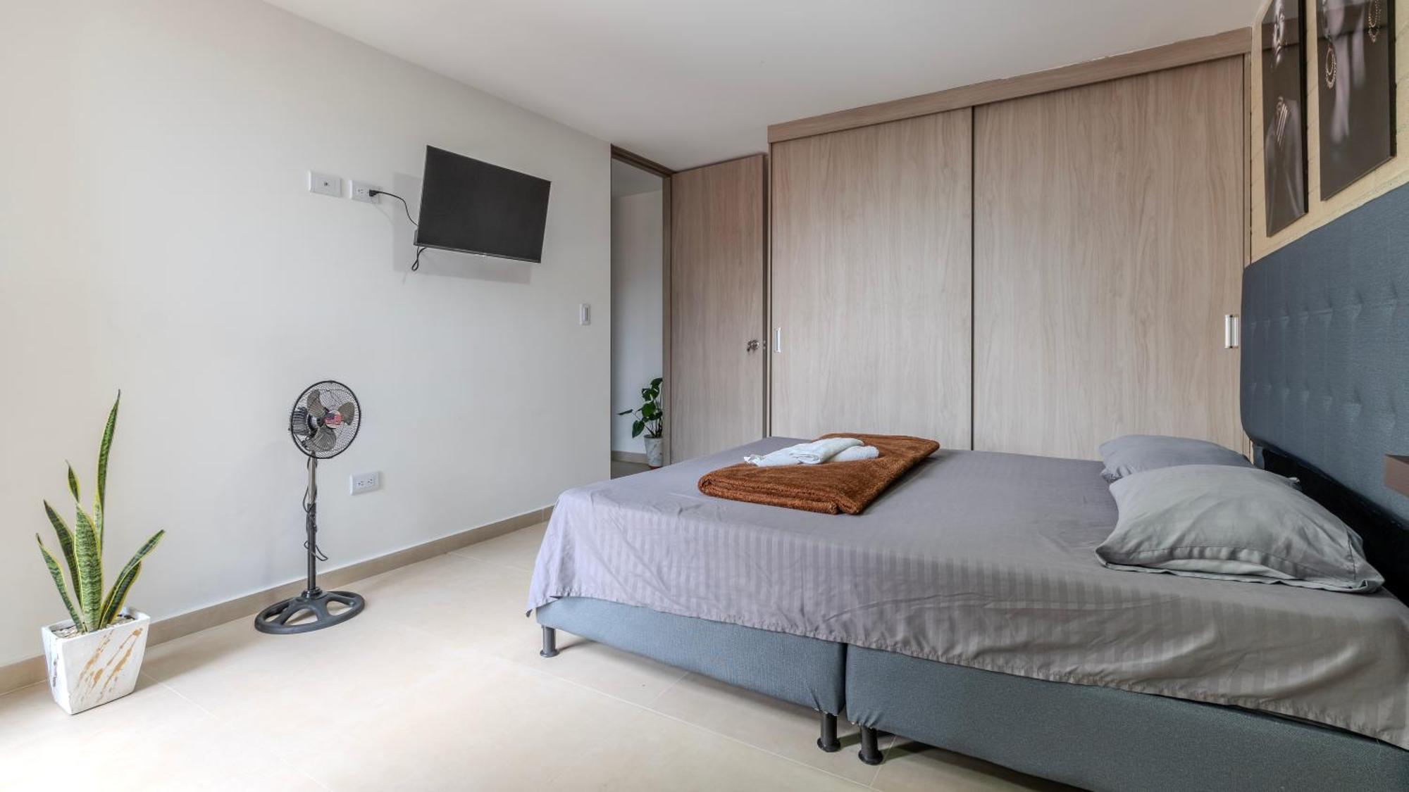 Apartment En Laureles Con Piscina Y Parqueadero 402 *