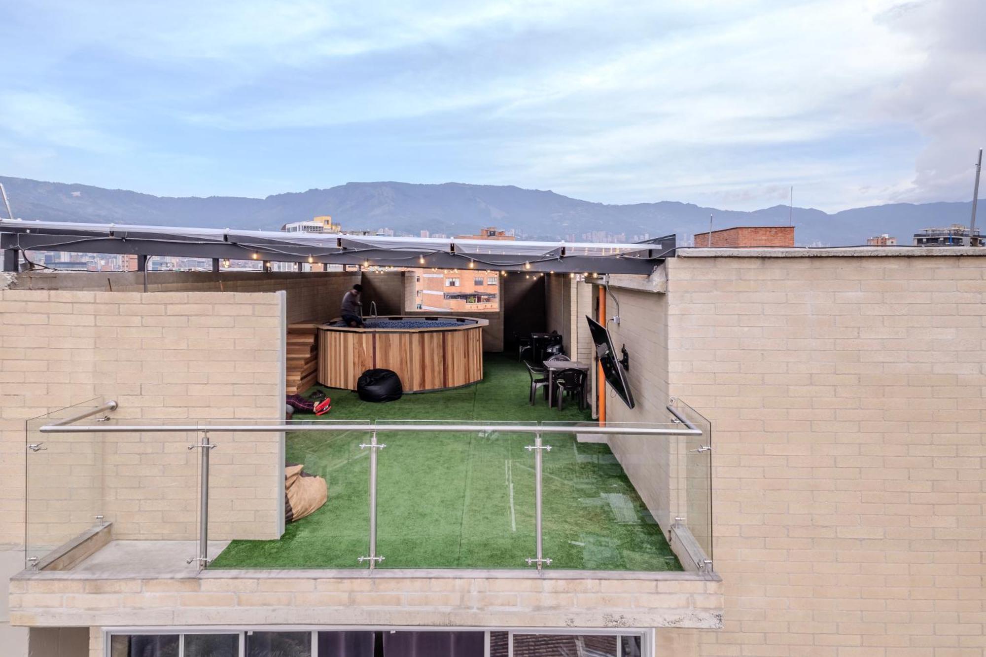 Apartment En Laureles Con Piscina Y Parqueadero 402 *