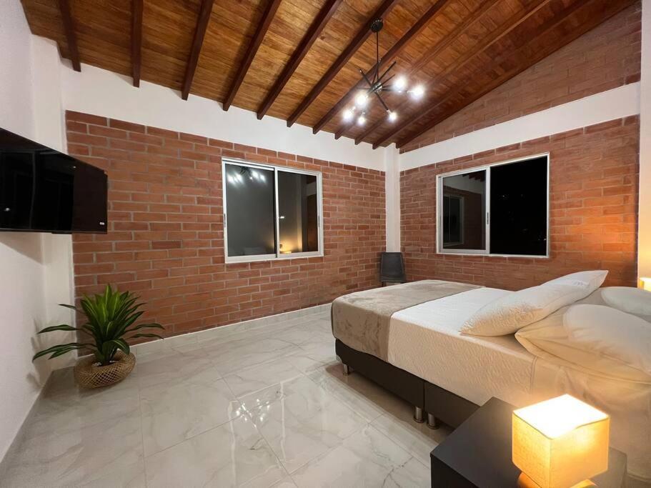 Palos Altos House Poblado 6 Min To Provenza Сasa de vacaciones Medellín