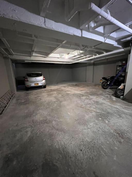 Apartamento En Maravilloso Laureles Con Piscina 801 *