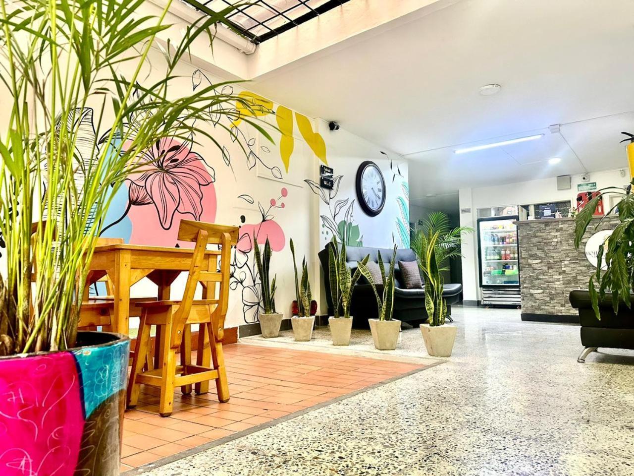 Pensión Guayacanes 70 *