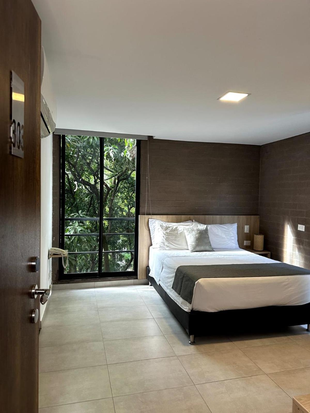 Zona Hotel 3*
