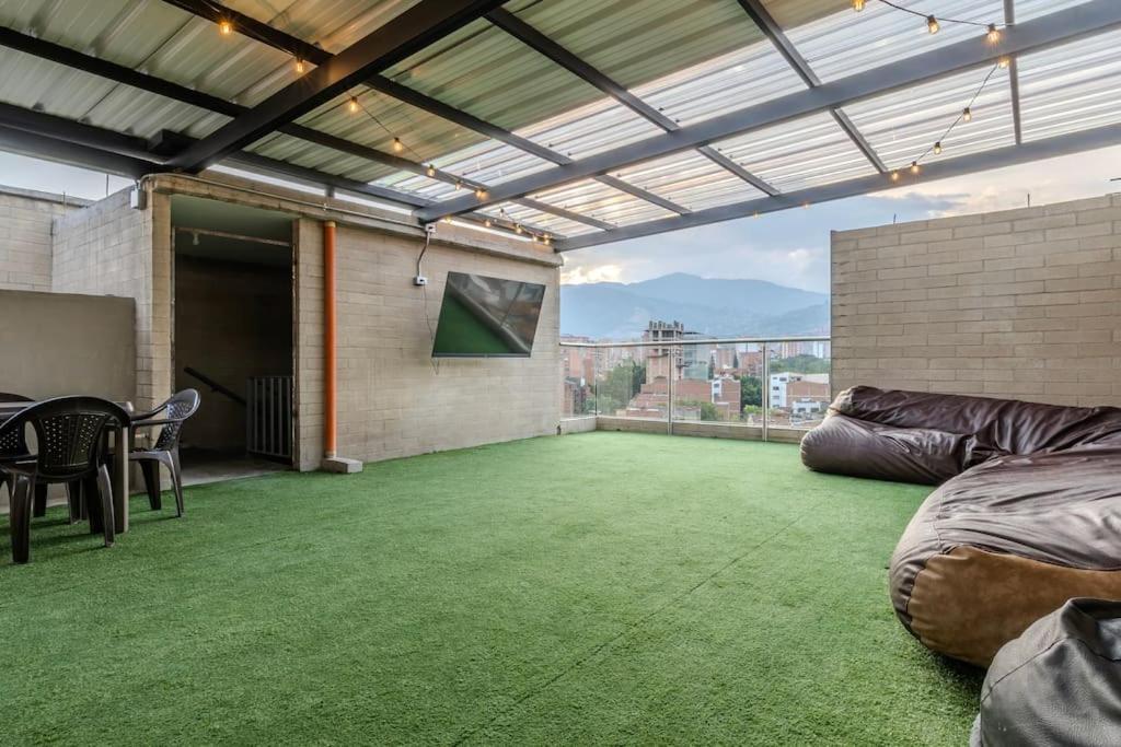 Apartment Balcon En Laureles, Ac, Piscina, Estacionamiento 601 *