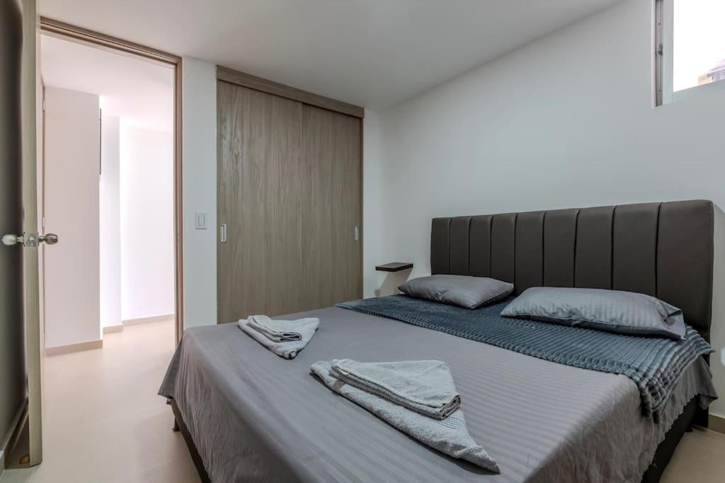 Apartment Balcon En Laureles, Ac, Piscina, Estacionamiento 601 Medellin