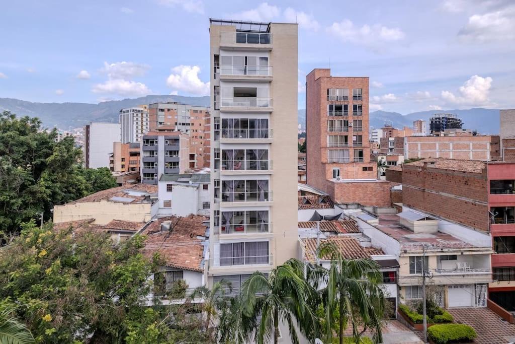 Apartment Balcon En Laureles, Ac, Piscina, Estacionamiento 601