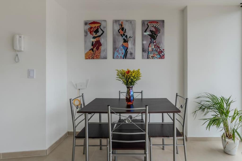 Apartment Balcon En Laureles, Ac, Piscina, Estacionamiento 601 Medellin
