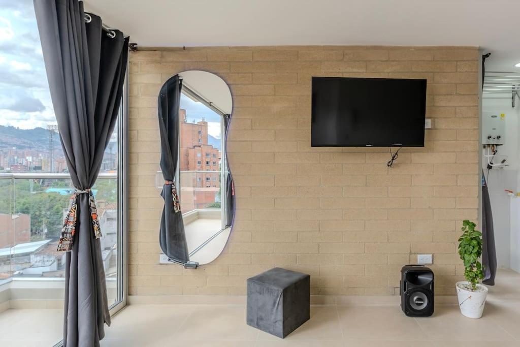 Apartment Balcon En Laureles, Ac, Piscina, Estacionamiento 601 *