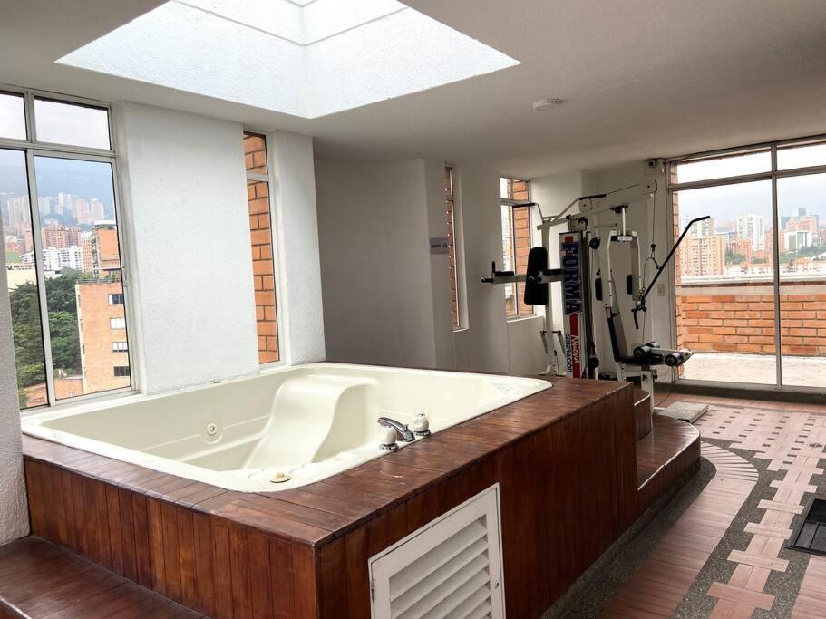 Apartamento Cozy In Poblado With Jacuzzi