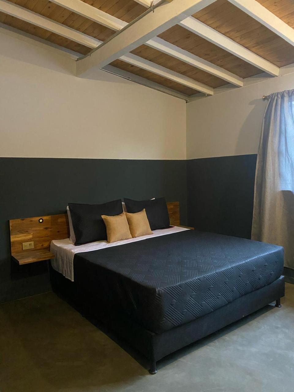 Pensión Casa Mosaiko Patio Bonito Medellín