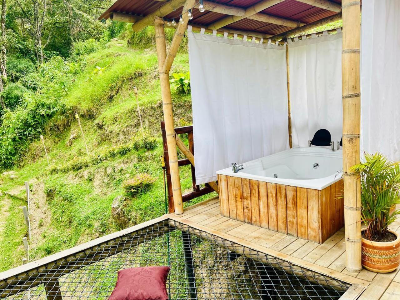 Camping Bamboo Lodge, Vista Privilegiada A Las Montanas *