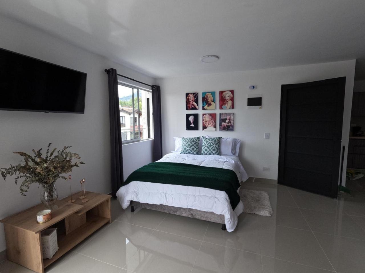 Hermoso Loft Cerca Al Poblado Y Al Metro * Medellín