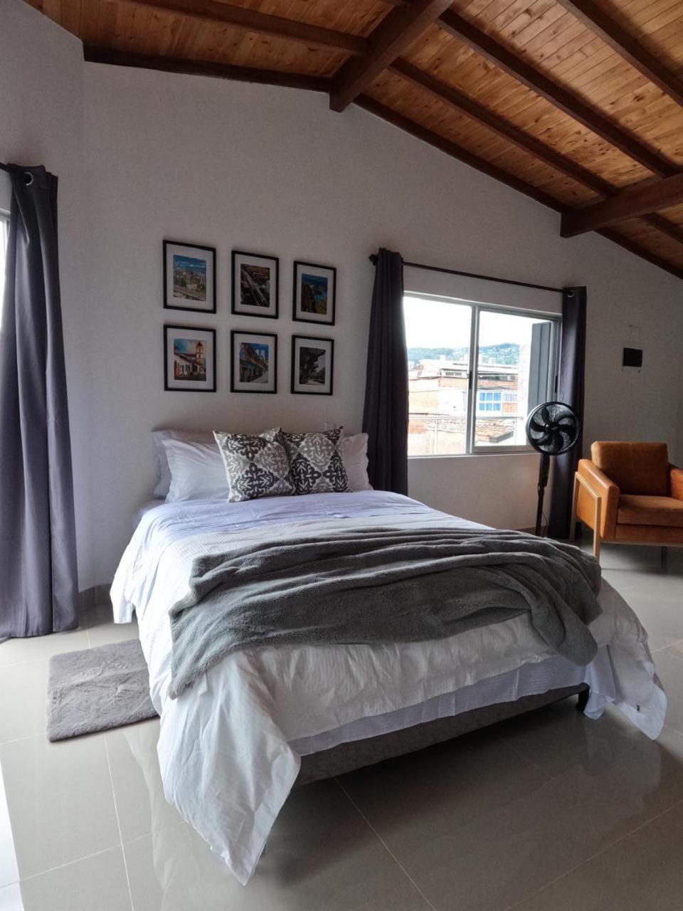 Hermoso Loft Cerca Al Poblado Y Al Metro * Medellín