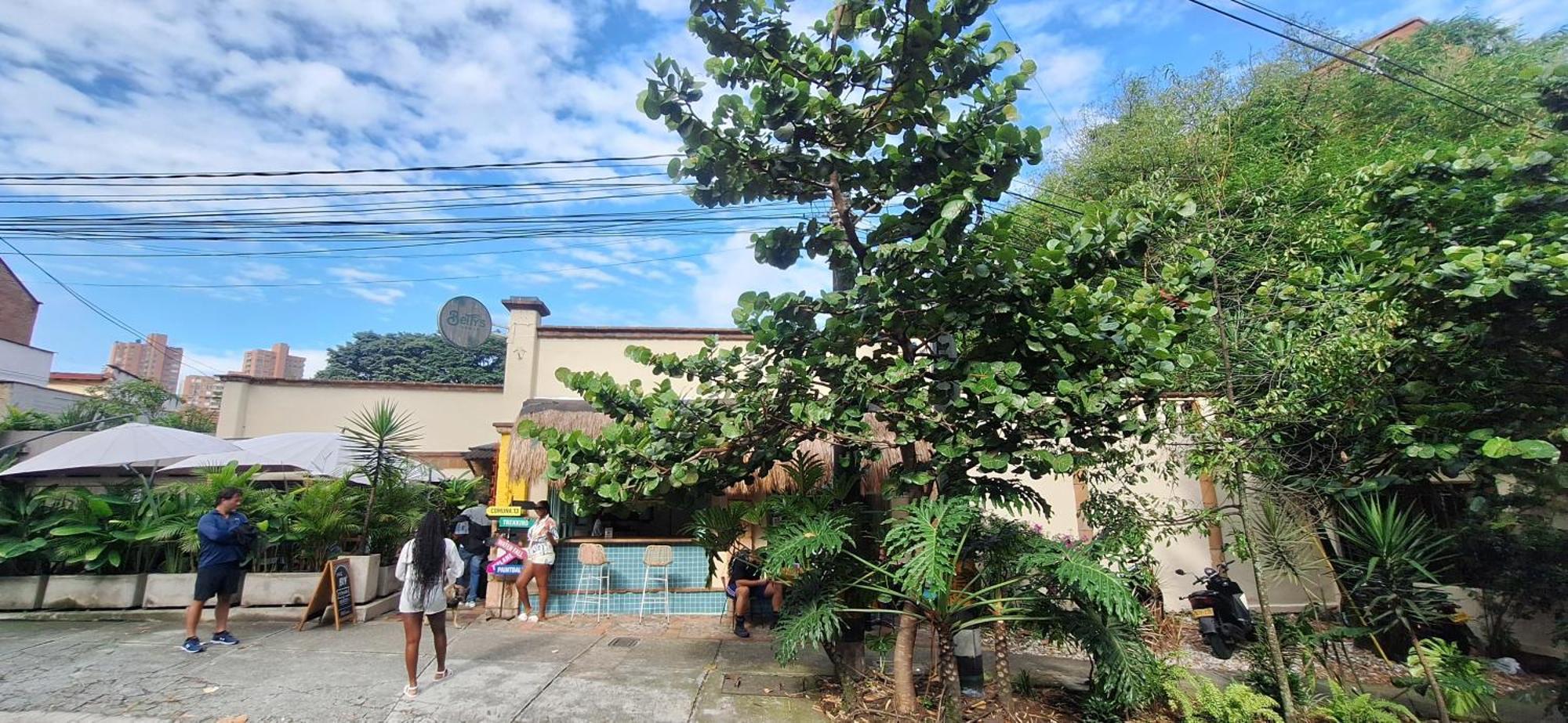 Yolo Hostel *