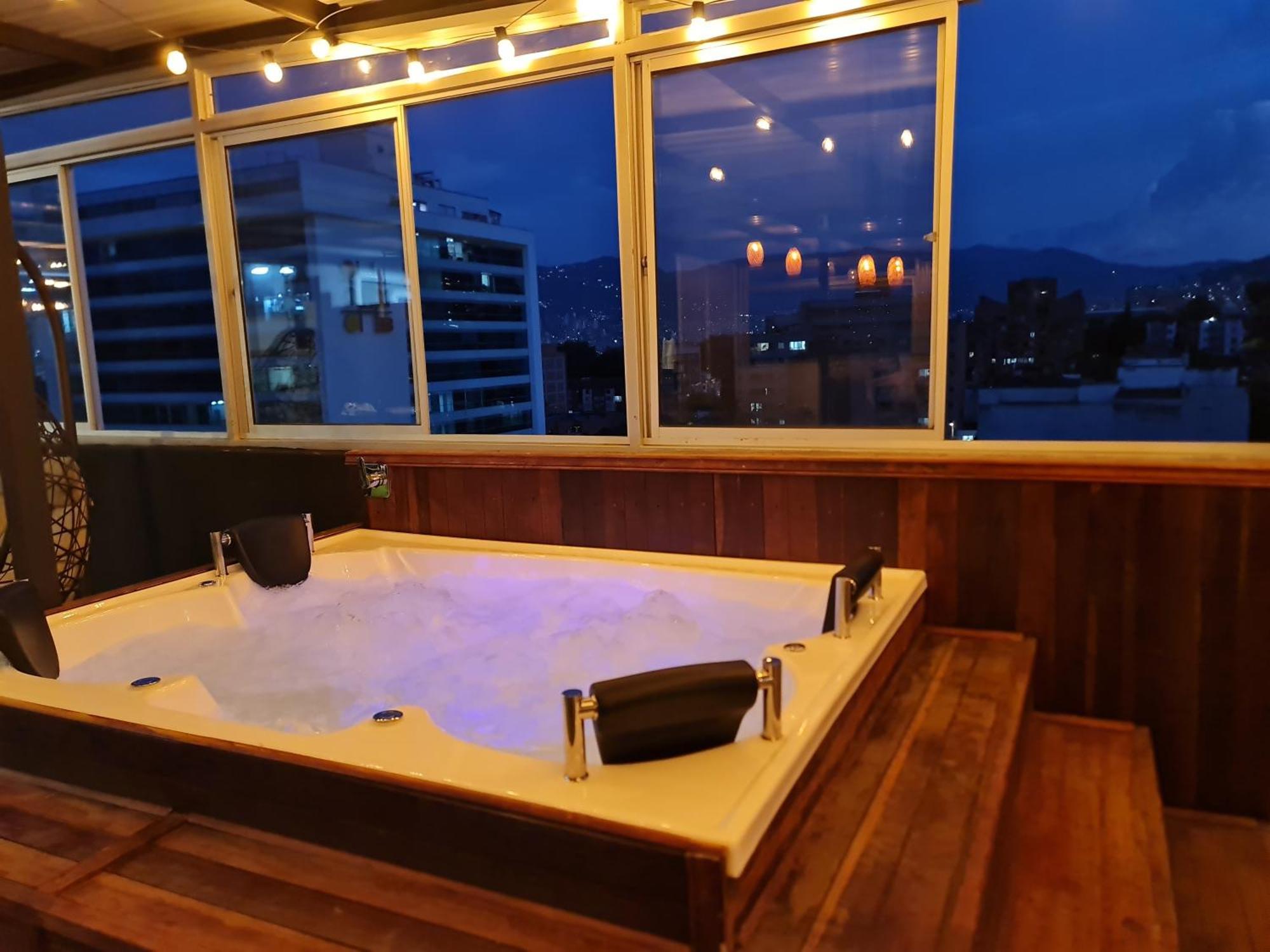 Rg33 Apartasuites Medellín