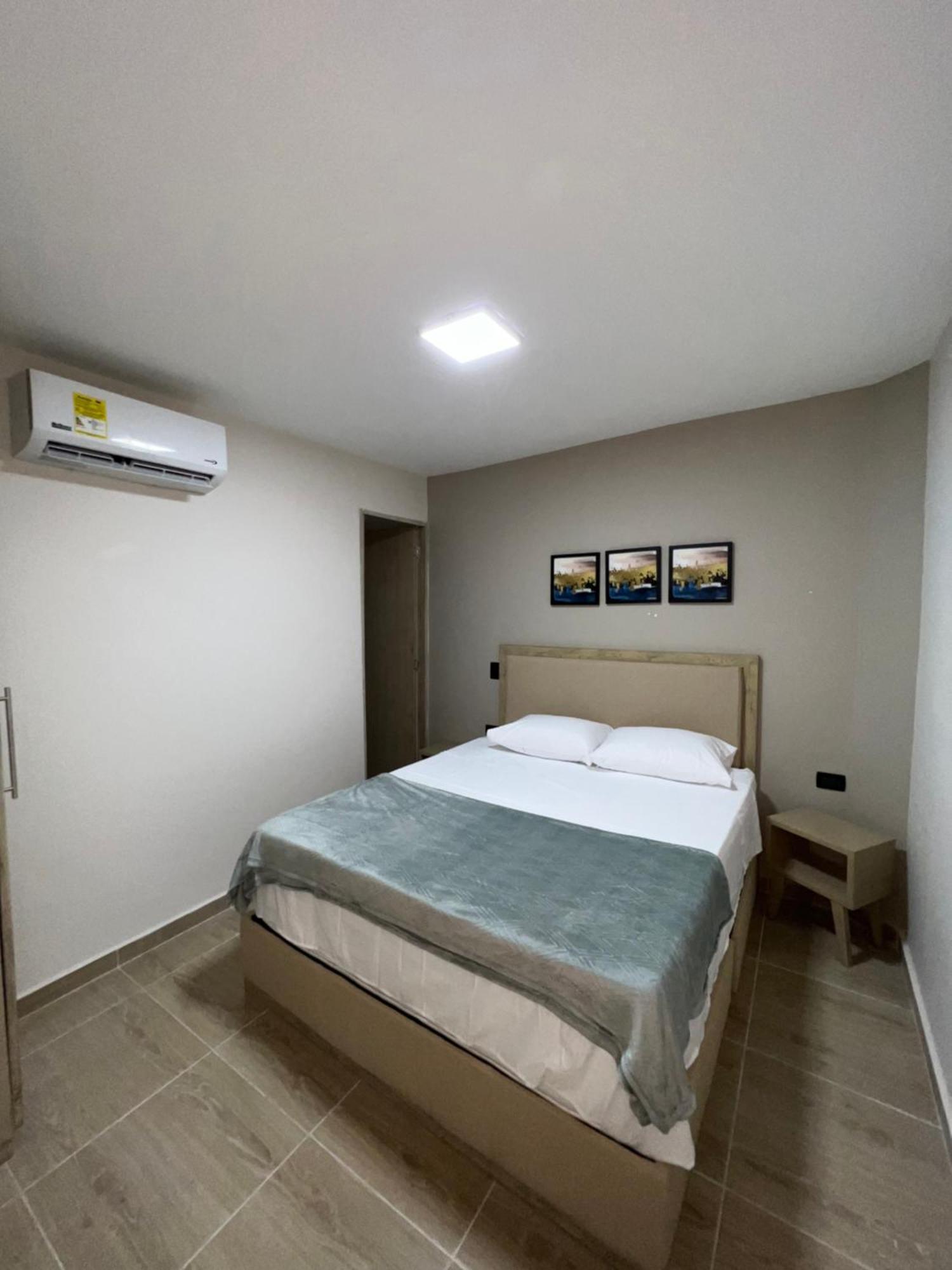 Laureles Hotel *