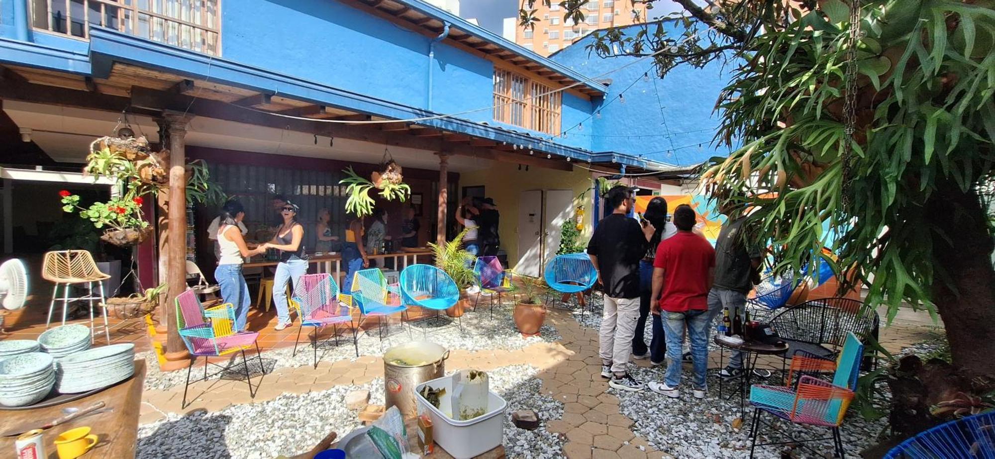 Yolo Hostel *