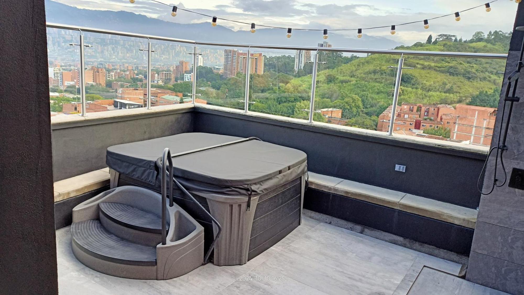 Living 35 Hotel