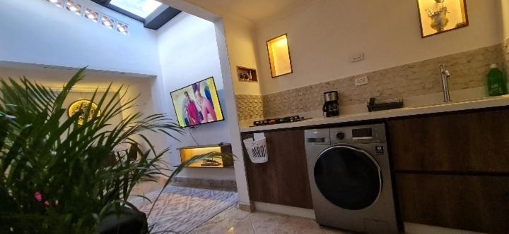 Entero A 800metros Estación Poblado Apartamento *