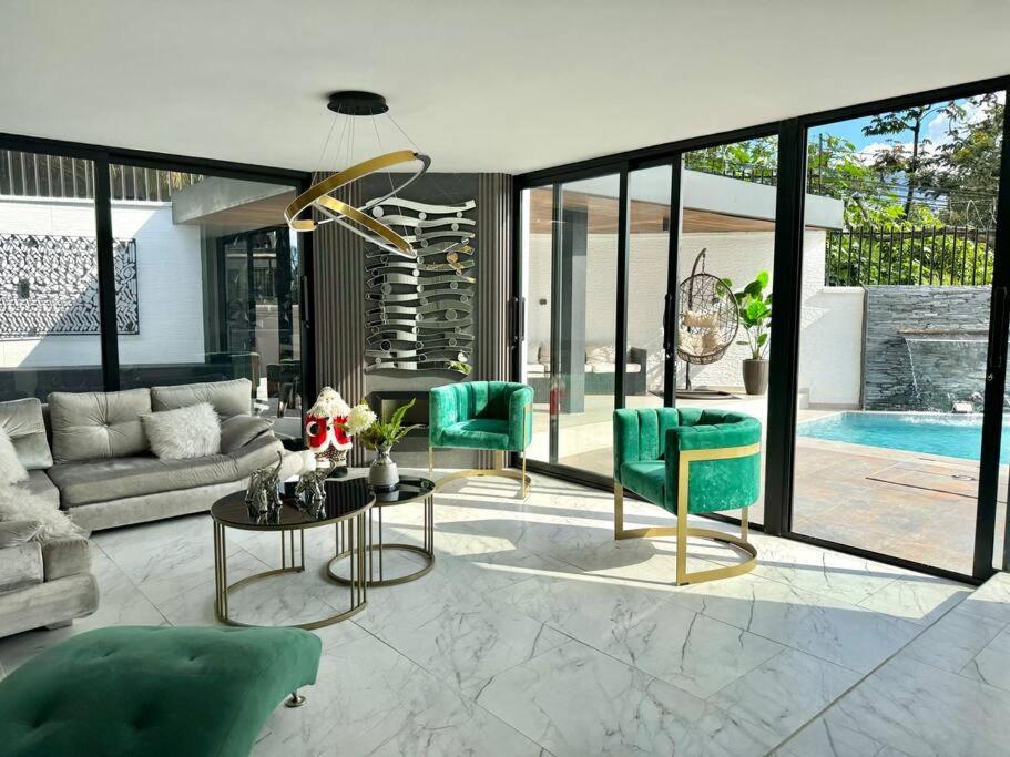 Mansion Moderna Poblado-piscina- Medellín