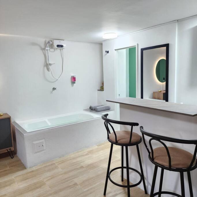 Loft With Bathtub In Laureles * Medellín