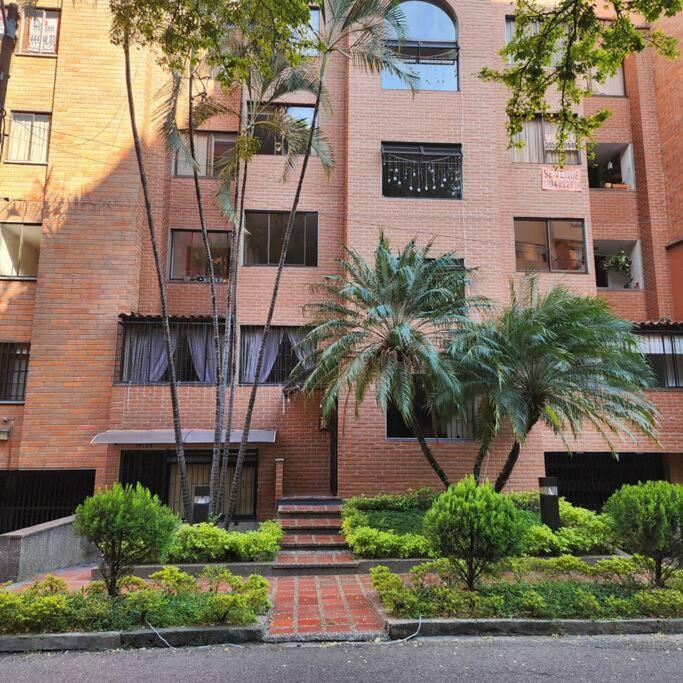 Loft With Bathtub In Laureles Apartamento