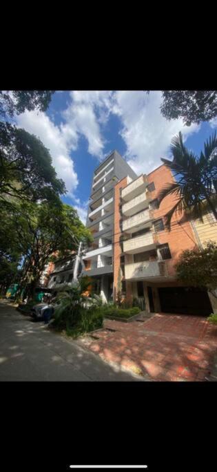 Lujoso Cerca Del Estadio Piso 6to Apartamento *