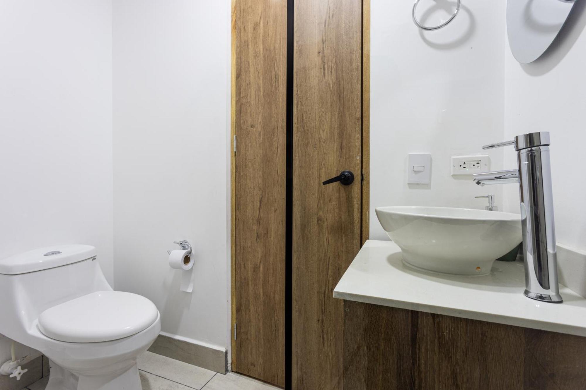 Apartamento Lujoso Cerca Del Estadio Piso 6to *