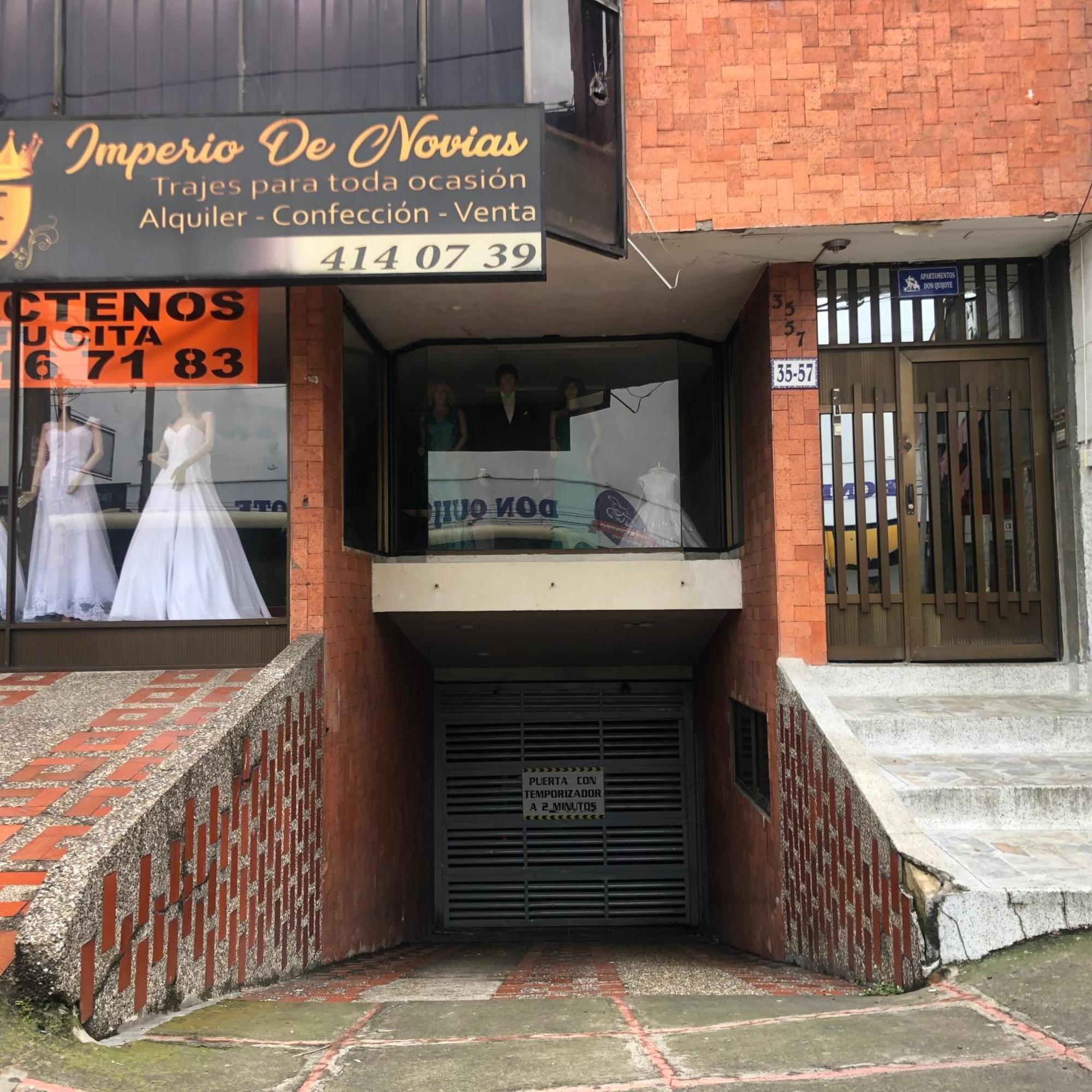 Apartamento Amplio En Laureles, Excelente Ubicacion, 3 Alcobas 403